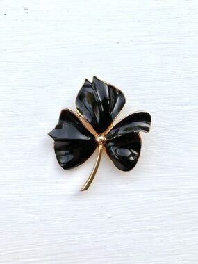 Vintage Torino black enamel golden leaf brooch pin signed